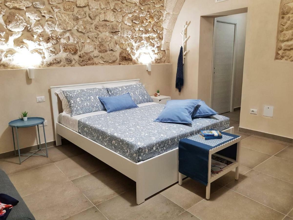 Essentia Rooms- Ortigia Holidays Сиракузы Экстерьер фото