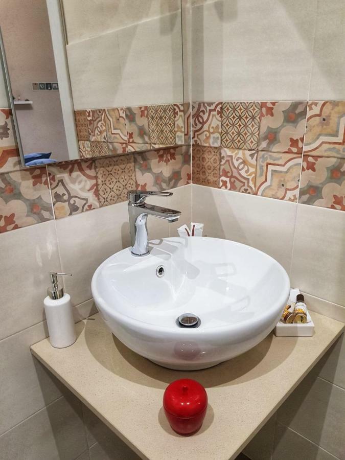 Essentia Rooms- Ortigia Holidays Сиракузы Экстерьер фото