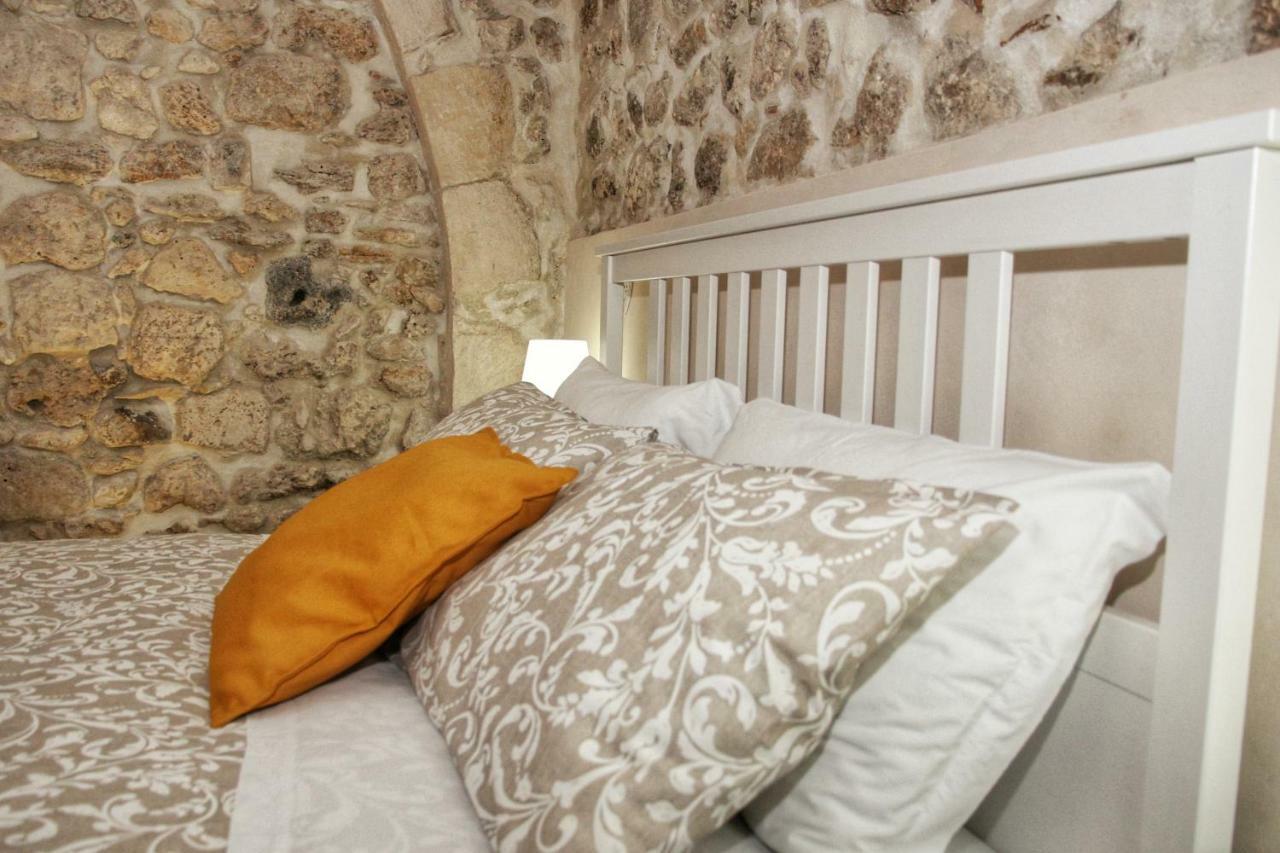 Essentia Rooms- Ortigia Holidays Сиракузы Экстерьер фото