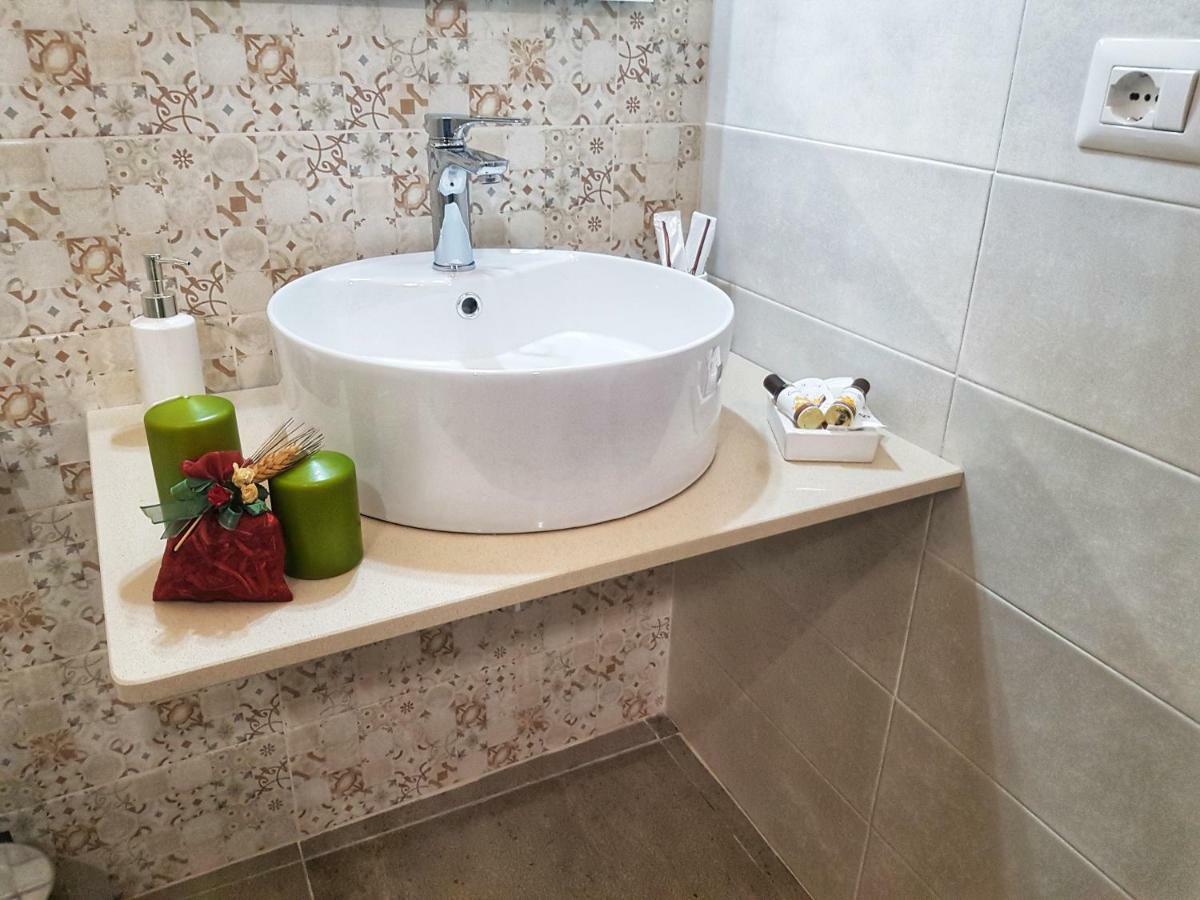 Essentia Rooms- Ortigia Holidays Сиракузы Экстерьер фото